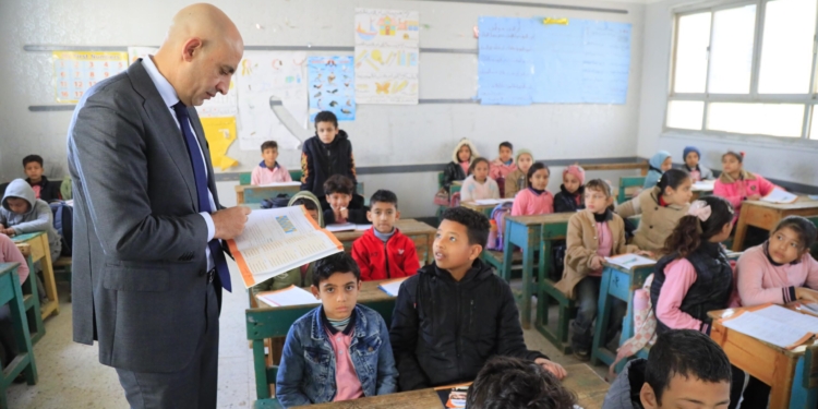 شروط التقدم لـ 100 فرصة عمل بمؤسسة خدمات تعليمية بدولة عربية