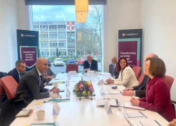 خلال زيارته لجامعة كامبريدج.. وزير التعليم: نسعى للتوسع بمدارس النيل