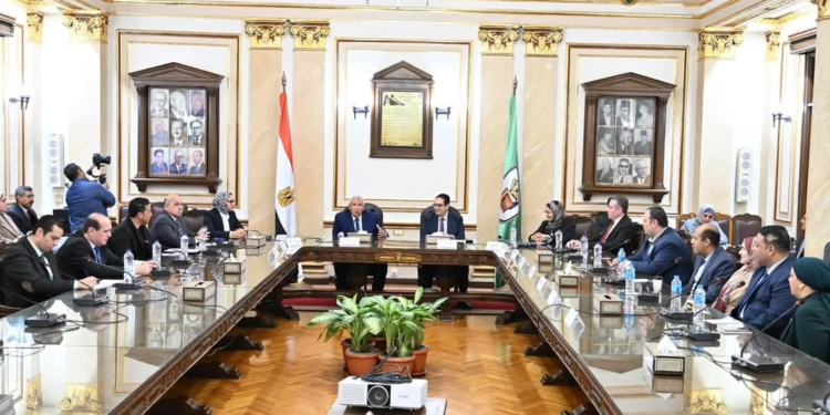 بروتوكول تعاون بين جامعة القاهرة ومحافظة الوادي الجديد بغرض استخدام تطبيقات النانوتكنولوجي في زيادة الرقعة الزراعية بالمحافظة