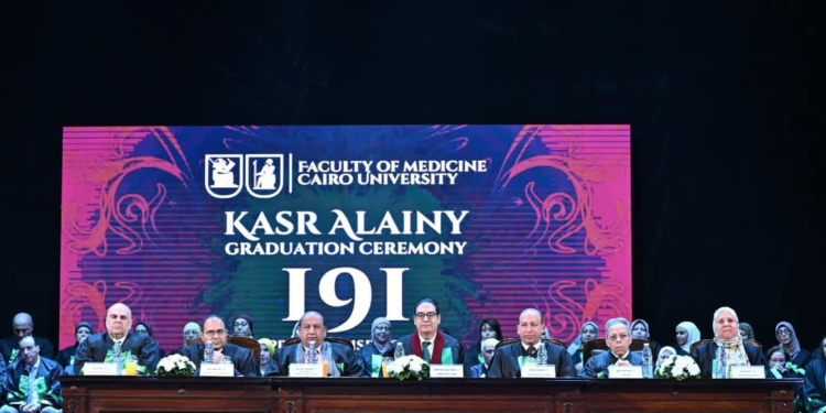 طب قصر العيني تحتفل بتخريج الدفعة 191 بقاعة الاحتفالات الكبرى بحضور رئيس الجامعة