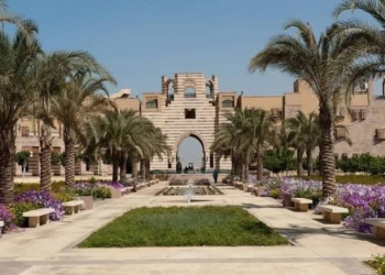 مستقبل غامض يواجه 125 طالب.الجامعة الأمريكية تطلق حملة تبرعات وترفع شعار ” لا نريد أن نخسر أحد”