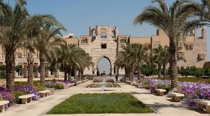 مستقبل غامض يواجه 125 طالب.الجامعة الأمريكية تطلق حملة تبرعات وترفع شعار ” لا نريد أن نخسر أحد”