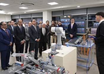 خلال زيارته لمدينة المعرفة:  رئيس الوزراء يتفقد جامعة مصر للمعلوماتية
