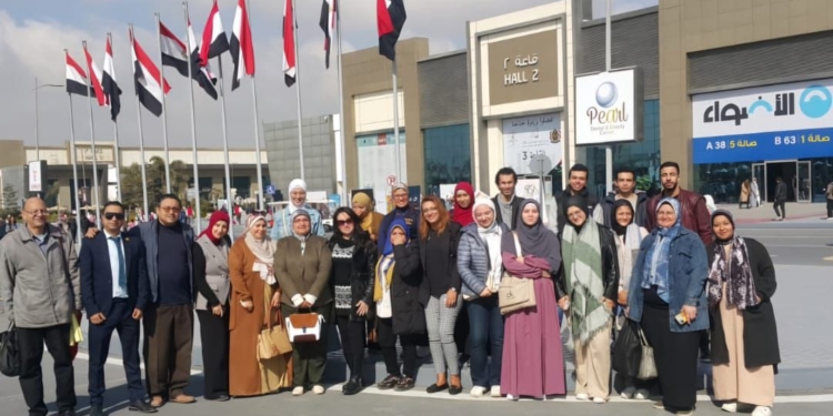 طلاب جامعة القاهرة فى زيارة لمعرض القاهرة الدولي للكتاب في دورته ال 56