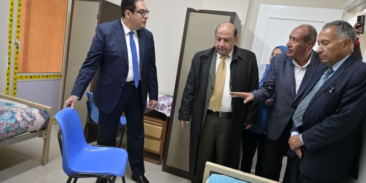 رئيس جامعة القاهرة يفتتح أعمال صيانة وتطوير مدينة الطلبة بالشيخ زايد