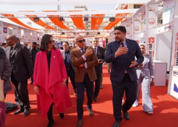 رئيس جامعة عين شمس يتفقد الملتقى التوظيفي 