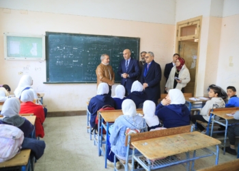 تابع الكثافة وحاور المعلمين والطلاب حول التقييمات.. وزير التربية والتعليم يتابع انطلاق الترم الثاني