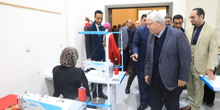 وزير التعليم العالي يتفقد جامعة سمنود التكنولوجية ويطمئن على انتظام الدراسة بالفصل الدراسي الثاني