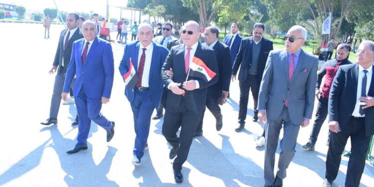 مسيرة طلابية بجامعة سوهاج تأييدا للقيادة السياسية لرفض التهجير