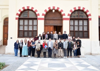 طلاب من كولومبيا فى الجامعة الامريكية بالقاهرة