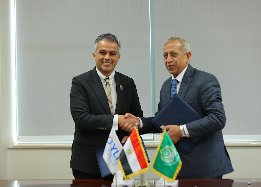 رئيس الأكاديمية العربية يوقع مذكرة تفاهم مع مؤسسة شباب القادة  لتنمية القيادات الواعدة