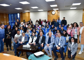 طلاب الهندسة المعمارية بالجامعة الألمانية بالقاهرة في زيارة ميدانية لتعزيز مفهوم الإسكان الشامل بالمنيا