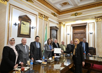 تسليم الجوائز للفائزين فى مسابقة وقف المستشار شوقي الفنجرى بجامعة القاهرة