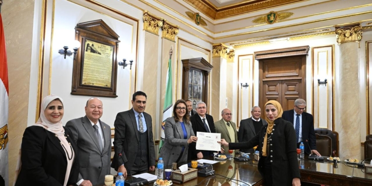 تسليم الجوائز للفائزين فى مسابقة وقف المستشار شوقي الفنجرى بجامعة القاهرة