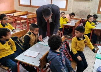 وكيل "التعليم" بالجيزة يحيل 5 مديري مدارس للتحقيق لتدني نسب الحضور