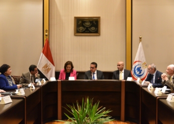 "عبداللطيف": نسعى لتطوير محتوى المناهج الدراسية ليواكب التطورات العالمية