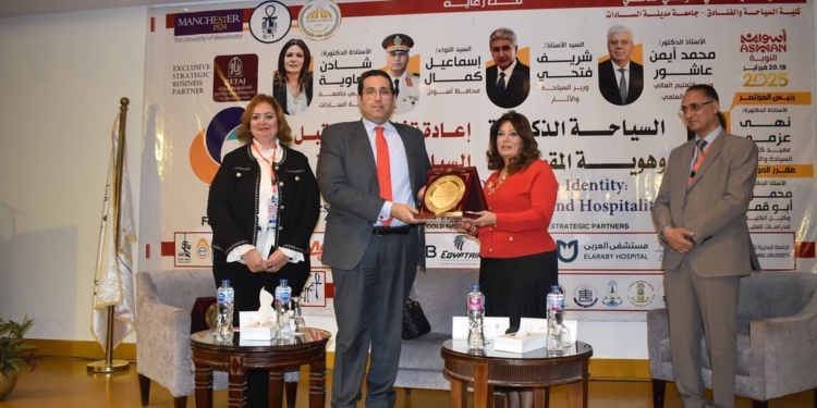 بمشاركة الجامعة المصرية للتعلم الإلكتروني.. مؤتمر السياحة الذكية يوصي بإطلاق منصة رقمية للترويج المقاصد السياحية