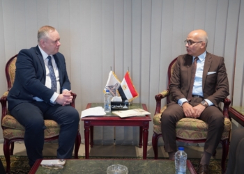 رئيس جامعة عين شمس يستقبل نائب رئيس جامعة إيست لندن