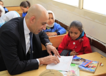 "تربوي" محذرًا من إهانة المعلمين للطلاب: تهدد العملية التعليمية