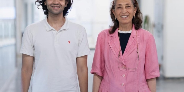 تليفر للإدارة باوتاوا كندا تكرم طالب بجامعة مصر للمعلوماتية