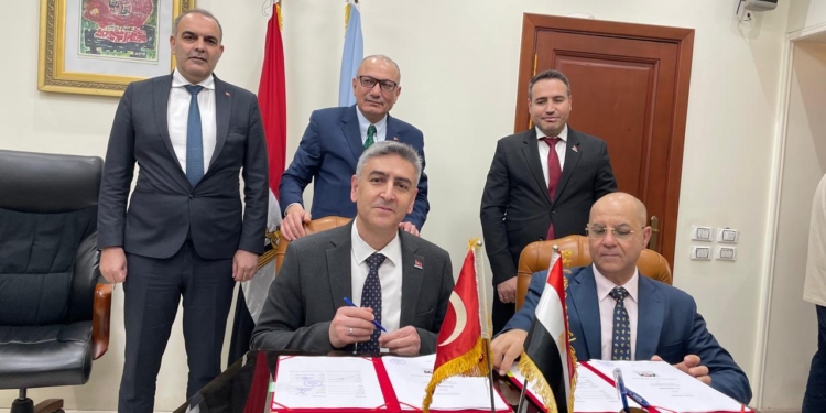 بحضور السفير التركي توقيع اتفاقية تعاون بين شركة هافيلسان ومصنع قادر التابع للهيئة العربية للتصنيع
