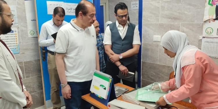 نائب وزير الصحة يجرى زيارة مفاجئة لعدد من المستشفيات بسوهاج