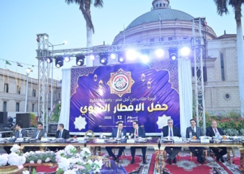 رئيس جامعة القاهرة يشارك في حفل الإفطار الجماعي لأسرة طلاب من أجل مصر