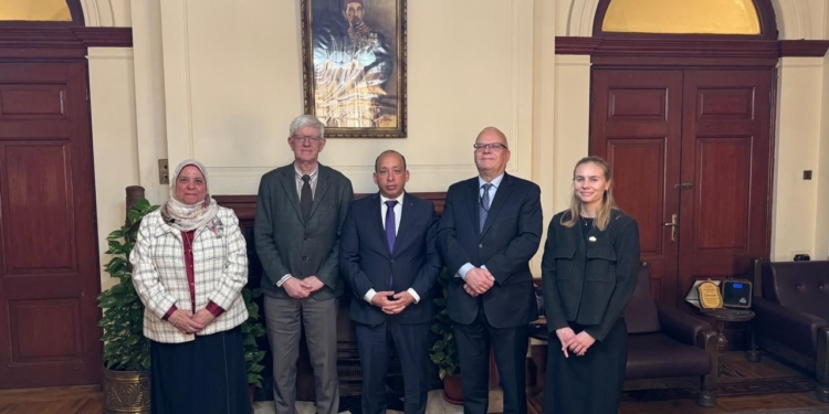 طب قصر العيني تستقبل السفير السويدي لتعزيز التعاون في مجال الصحة العامة