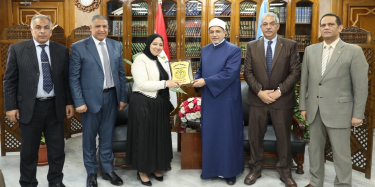 الدكتورة جينا الفقي تشيد بجهود جامعة الأزهر
