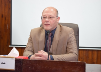 رئيس جامعة سوهاج يُكرم ٥٦٧ موظفًا بالجهاز الإداري 