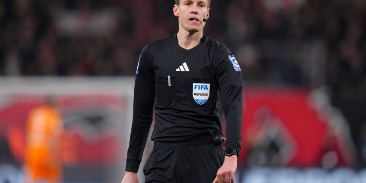 الألماني دانيال زيبرت حكما لمباراةأستون فيلا وكلوب بروج في دوري أبطال أوروبا