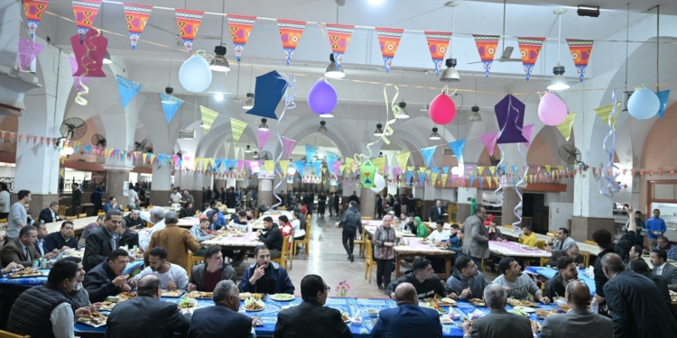 رئيس جامعة القاهرة وفطار رمضانى بالمدينة الجامعية