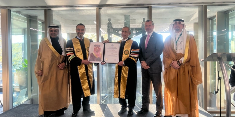 الأكاديمية العربية تمنح صاحب السمو الملكي الأمير خالد بن بندر الدكتوراه الفخرية في العلوم الإنسانية