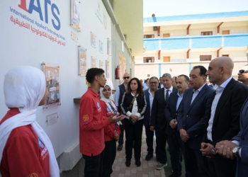 طالب بمدرسة للتكنولوجيا التطبيقية لمدبولي: نتلقى تعليم متميز في الذكاء الاصطناعي والأكواد