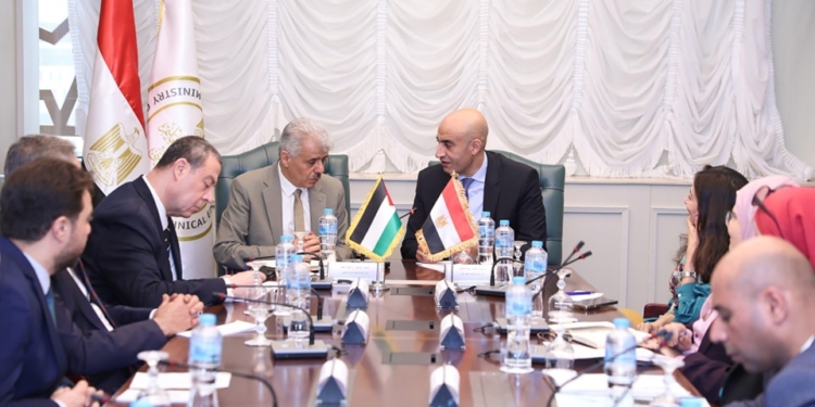 وزير التعليم يستقبل نظيره الفلسطيني لبحث آليات دعم العملية التعليمية للطلاب