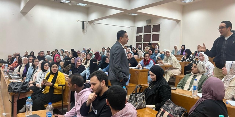 بدء الدراسة بالفصل الدراسي الثاني بمركز جامعة القاهرة للتعليم المدمج