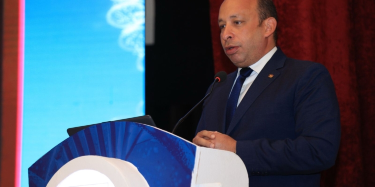 عميد طب قصر العينى الدكتور حسام صلاح الدين