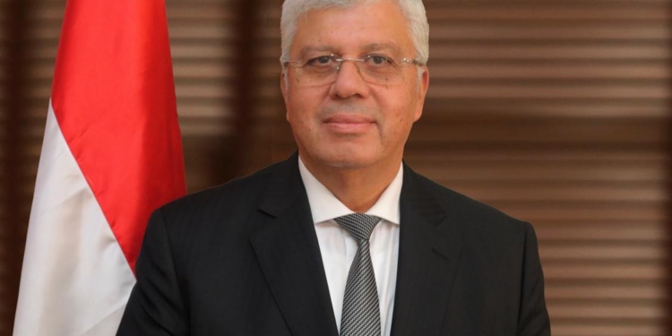 وزير التعليم العالي يغادر إلى الكويت للمشاركة في قمة كيو إس