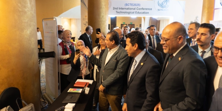 عاشور: 12 جامعة تكنولوجية و58 برنامجًا دراسيًّا وشراكات دولية