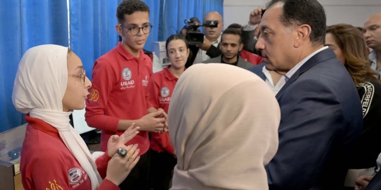 رئيس الوزراء يتفقد مدرسة أحمد ضيف الله الدولية للتكنولوجيا التطبيقية