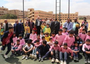 وفد "الدولية للتربية" يزور مدرسة أبناء الوافدين واللاجئين بأكتوبر