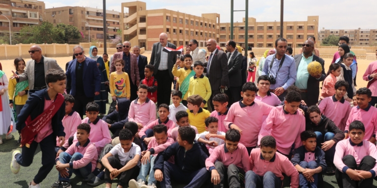 وفد "الدولية للتربية" يزور مدرسة أبناء الوافدين واللاجئين بأكتوبر