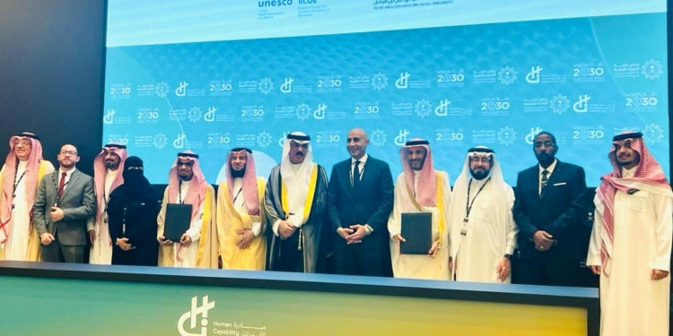 «عبداللطيف» يشارك باجتماع إدارة اليونيسكو الإقليمي ويشهد توقيع بروتوكلات التعاون