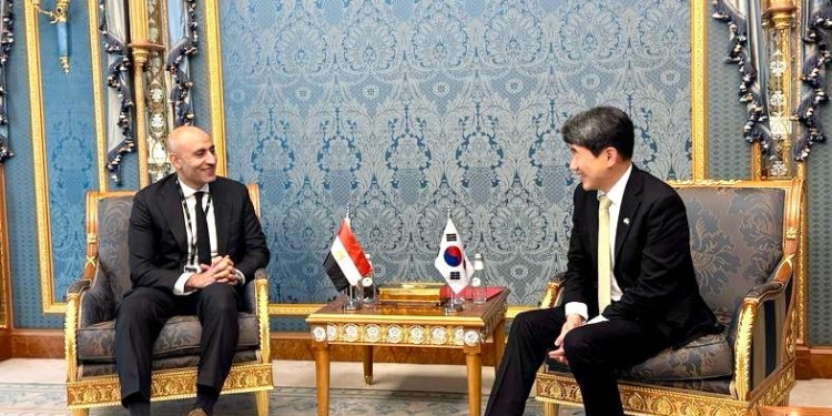 وزير التعليم يلتقي نظيره الكوري الجنوبي لتطوير منصات تعليمية بتقنيات الذكاء الاصطناعي