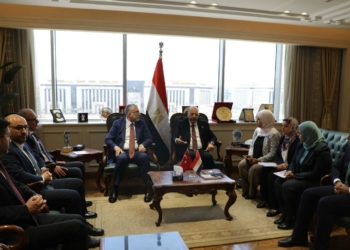 وزير العمل التركي يدعو نظيره المصري لزيارة تركيا وتبادل الخبرات العلمية