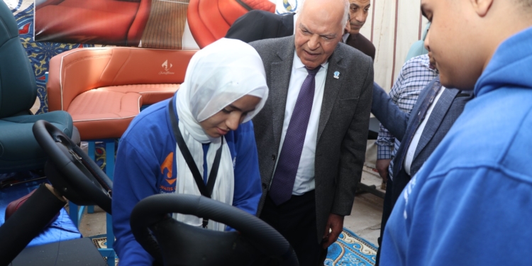 “نقيب المعلمين” يشارك بمعرض “اصنع وابدع” للتعليم الفني بالقاهرة