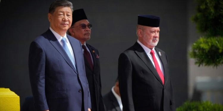 شي يقدم مقترحا من ثلاث نقاط بشأن بناء مجتمع مصير مشترك استراتيجي عالي المستوى بين الصين وماليزيا