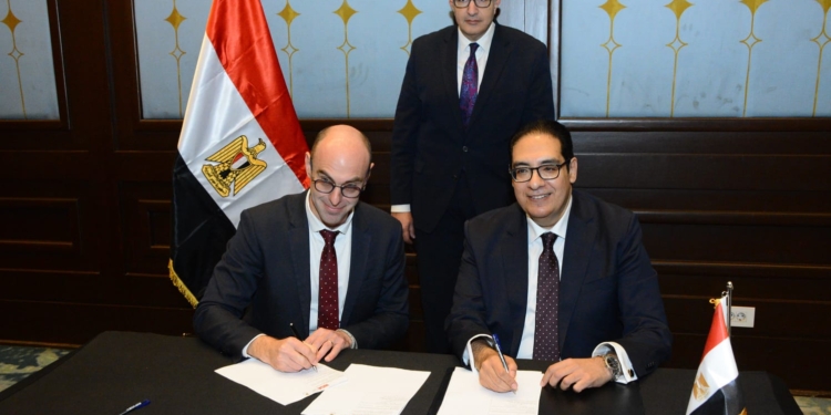 رئيس جامعة القاهرة يوقع ٦ مذكرات تفاهم مع عدد من الجامعات والمعاهد الفرنسية
