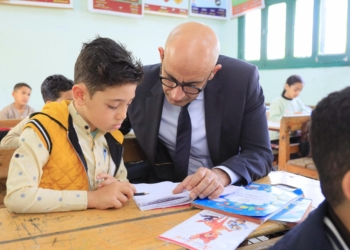 وزير التعليم يواصل جولاته الميدانية بزيارة مدارس كفر شكر