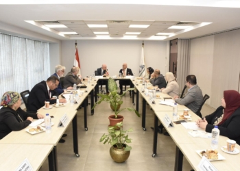 رئيس جامعة عين شمس يستقبل وفدا من جامعة إكستر البريطانية